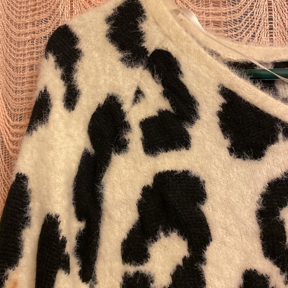 Plush cheetah print sweater - Picture 5 of 10
